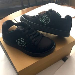 Adidas Five Ten Freerider Women’s Mountain Bike Shoes Black Size 8. Brand new!